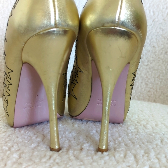 Red Valentino Gold Star-Embellished Women's Heels - Picture 11 of 12